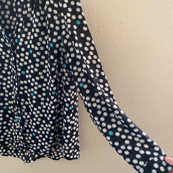Patterned Long-Sleeve Button-Up Blouse - Picture 2 of 5